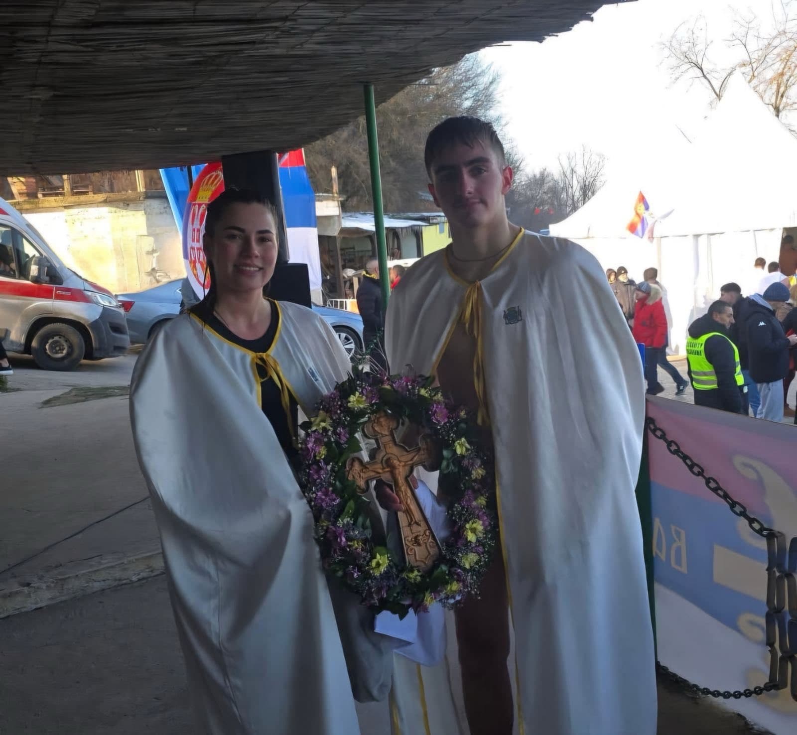 Bogojavljensko plivanje u Batajnici: 140 plivača u ledenom Dunavu, prvi do Časnog krsta petnaestogodišnji Andrija Čubrilo