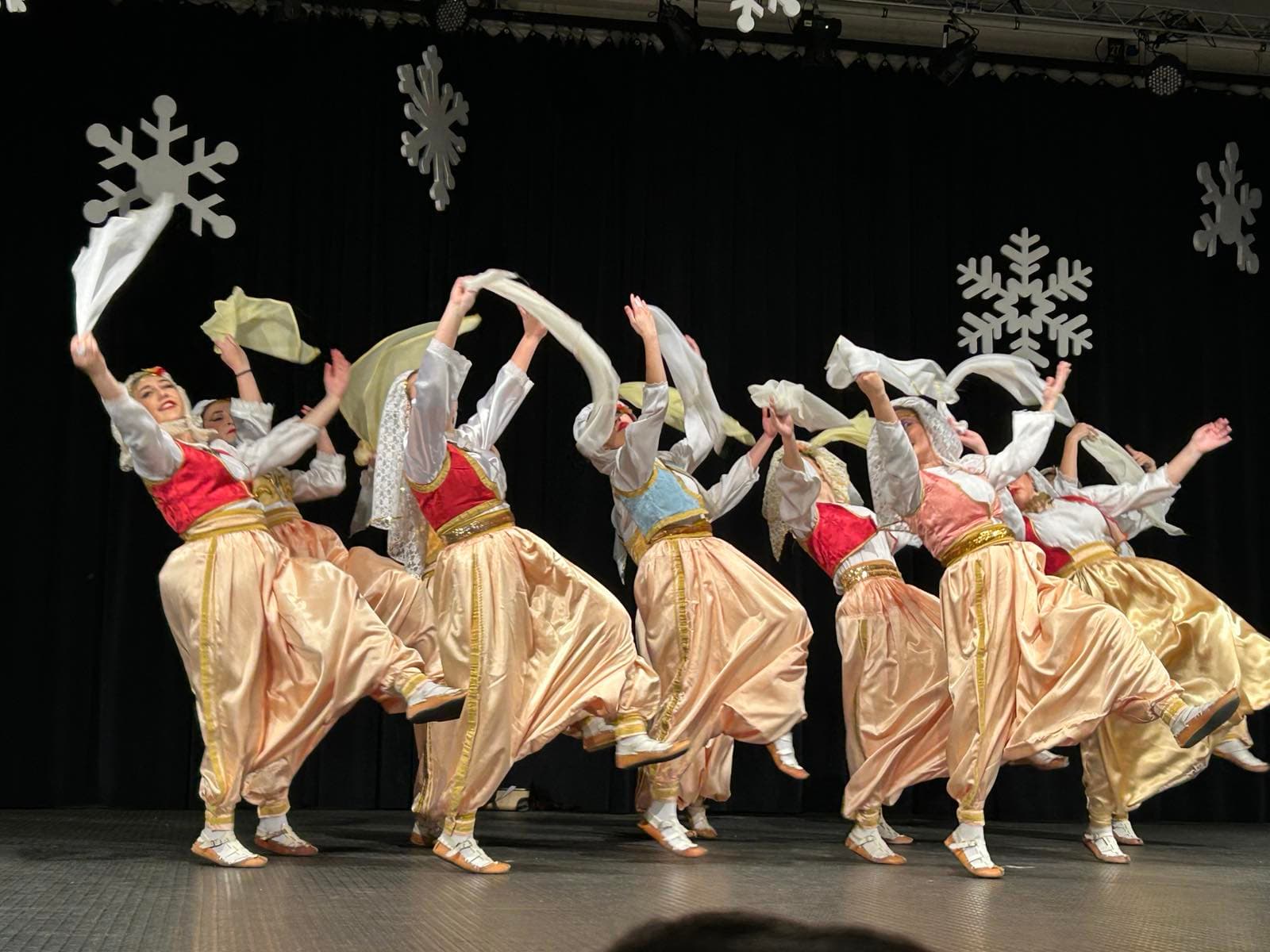 Igra, pesma i tradicija: Godišnji koncert KUD-a „Batajnica“