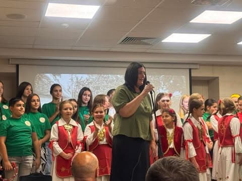 Održana promocija knjige "Škola sa raskršća" u kulturnom centru u Batajnici