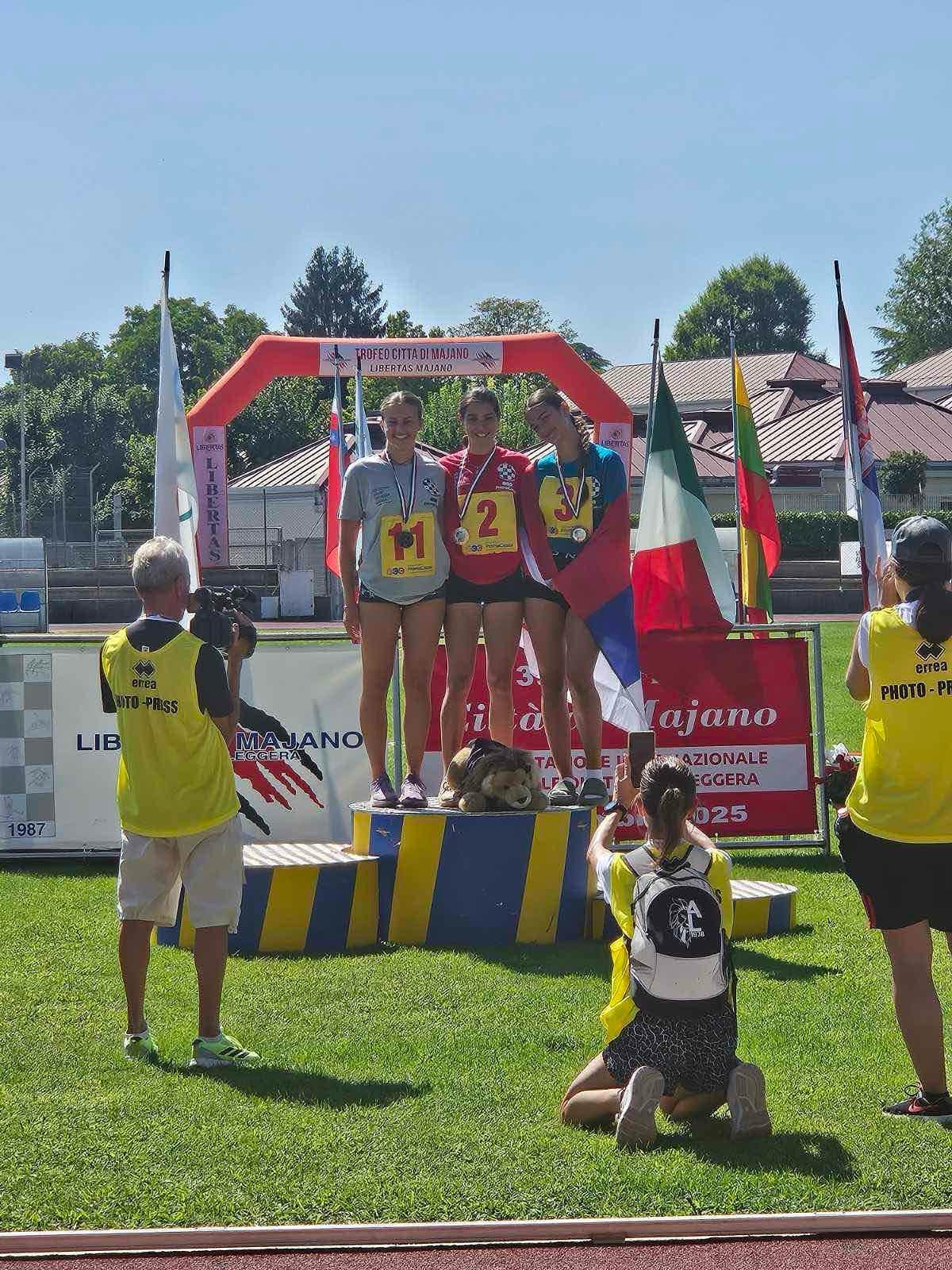 Učenica OŠ "Branko Radičević" Una Zagorac osvojila 3. mesto na međunarodnom takmičenju u Majanu