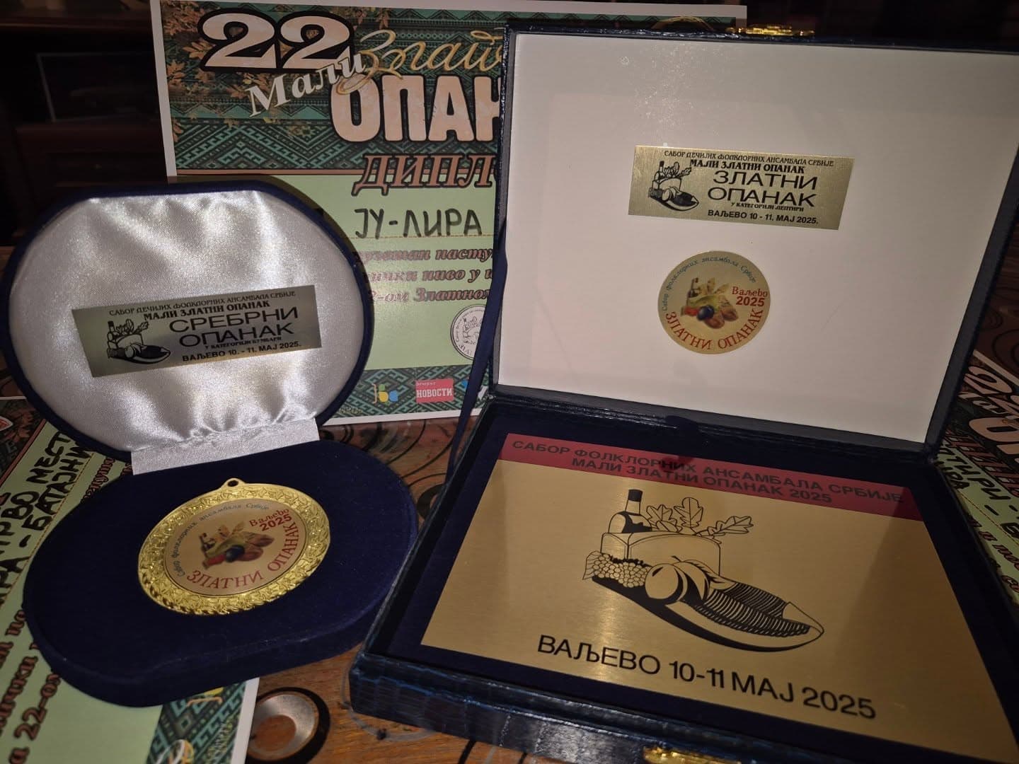 Zlatni i srebrni opanak za folkloraše "JU-LIRA"
