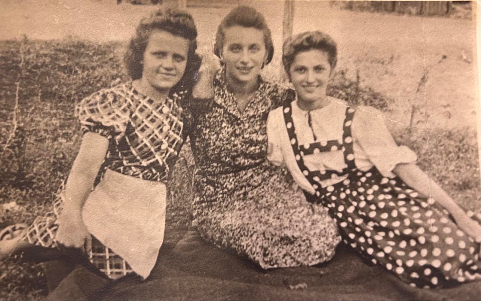 Dame iz Batajnice, 1941. Stil koji vreme ne briše.